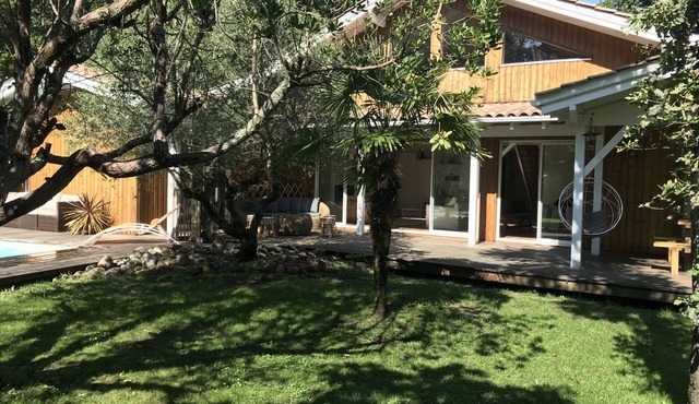 BASIN D'ARCACHON: VILLA with HEATED SWIMMING POOL for 16 people