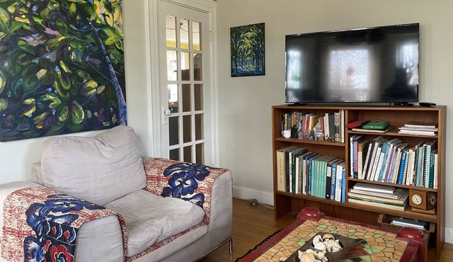 Basin view home w/art studio - steps to beach