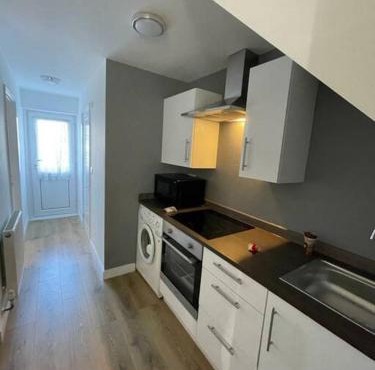 Basingstoke 1x Double bed and Sofa bed