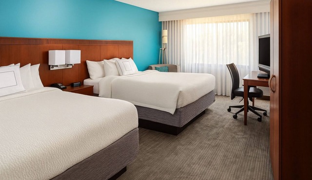 Bask In The Sun, A Few Minutes to Boca Raton Beach! Pool, Parking, Pet-Friendly!