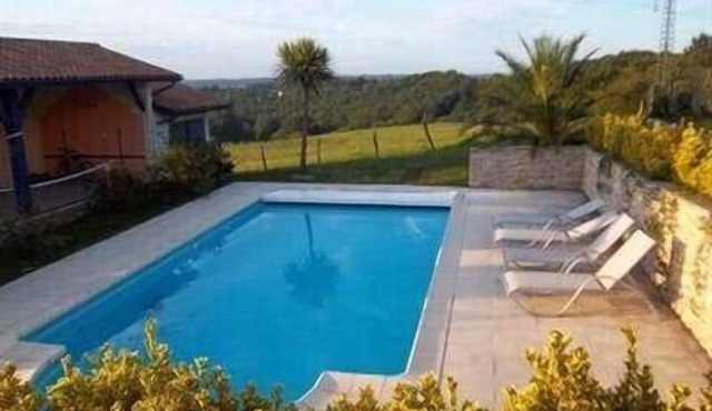 Basque Coast: beautiful modern villa with swimming pool