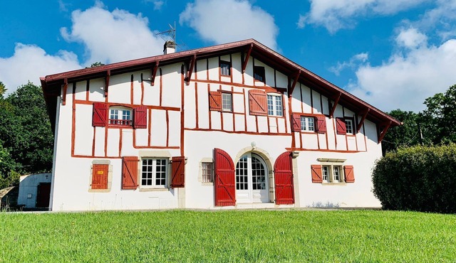 Basque house between land and sea