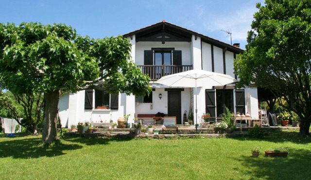 Basque house with picturesque views of the Pyrenees