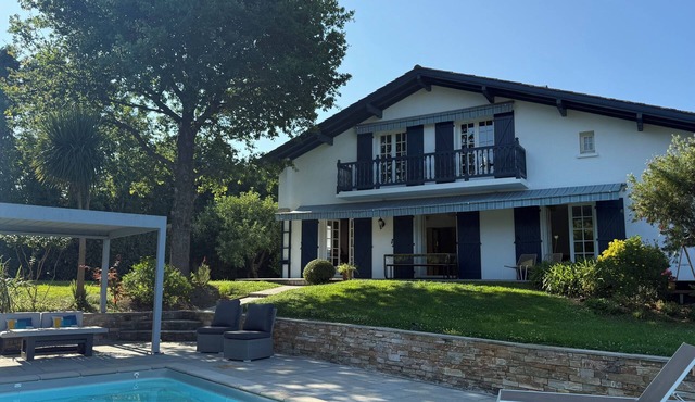 Basque villa with pool, near golf course & beaches