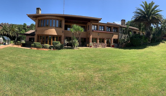 Basque Vintage Palace