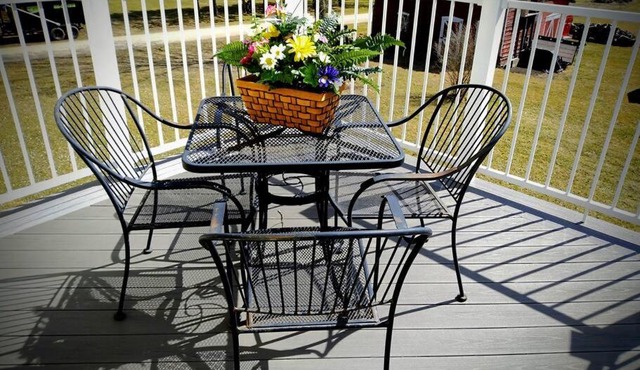 Bass Creek's Cozy Outback Country Retreat