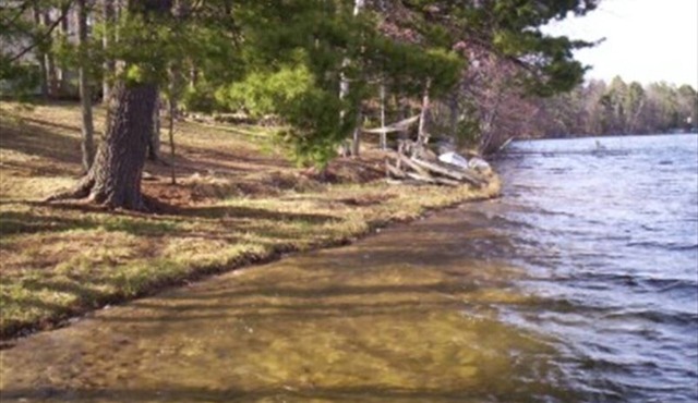 Bass Lk~Eagle River~Level to Water~Beautiful Sand Beach Front