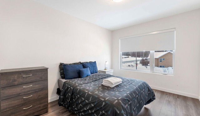 Bass Oasis 2 – Cozy, Pet-Friendly Getaway Near Beach, Ski Resort, Spa & More!