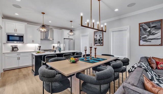 Bass - Private Rooftop - 8 mins to Broadway