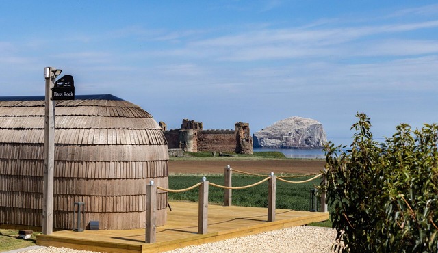 Bass Rock Cabin (sea views)
