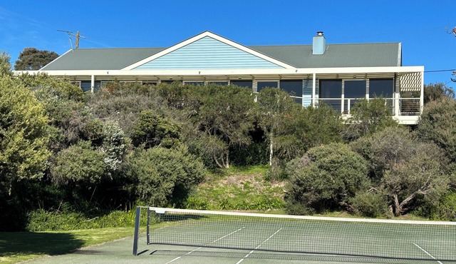 BASS SENSATIONAL SLEEPS UP TO 13, TENNIS COURT, PORTSEA GOLF CLUB LOCATION