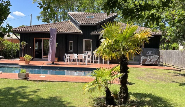 Bassin d'Arcachon, holiday villa with pool and enclosed garden