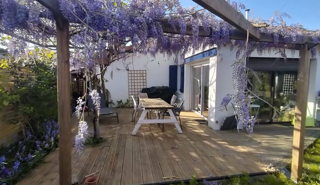 Bassin d'Arcachon house, garden and outbuilding. Near train station.4 bdrms