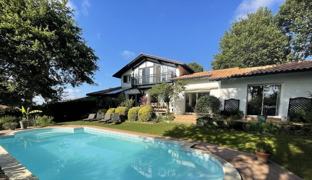Bassussarry: house / villa - 6 rooms - 5/6 persons
