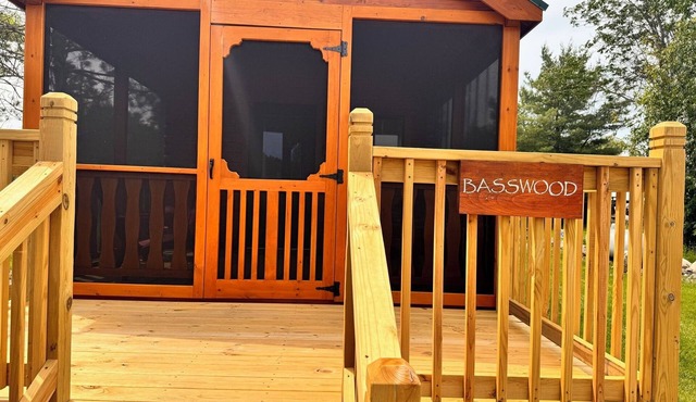 Basswood cabin, a Charming 3-bedroom cabin with AC, WiFi in marvelous Ely