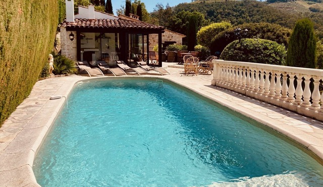 Bastide Belle Vue. Fabulous pool. 15 min to coast