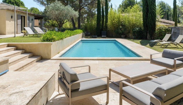 Bastide Blanche: Villa with swimming pool and pétanque court in Lourmarin.