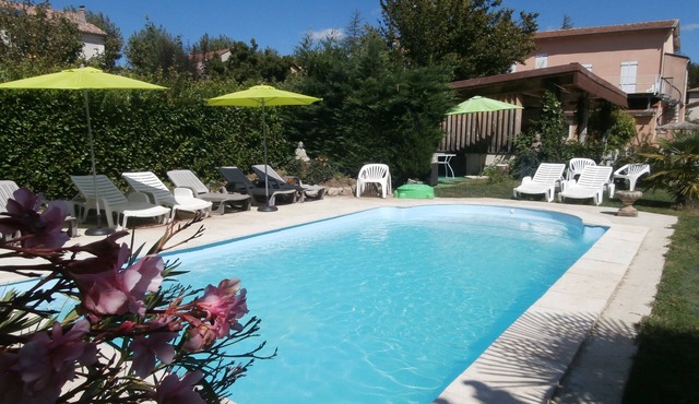 Bastide Familiale 15 pers river at 800m 7 bedrooms/6 bathrooms/8 WC private swimming pool