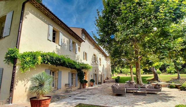 Bastide for rent South Luberon on a wine estate