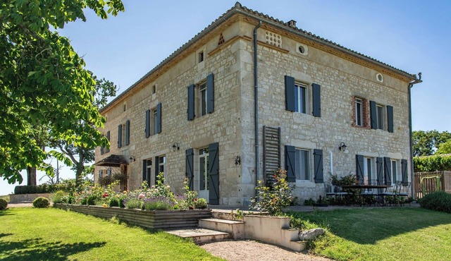 Bastide Mouret, in the heart of the Tarn region - 10 people.