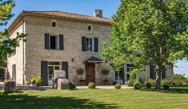 Bastide Mouret, in the heart of the Tarn region - 22 people.