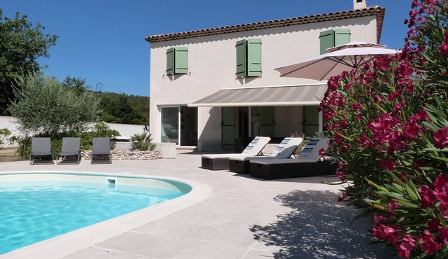 Bastide near golf course - heated swimming pool (April to October) - car recharging station