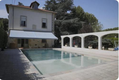 Bastide pour 15 avec piscine, clim et Billard