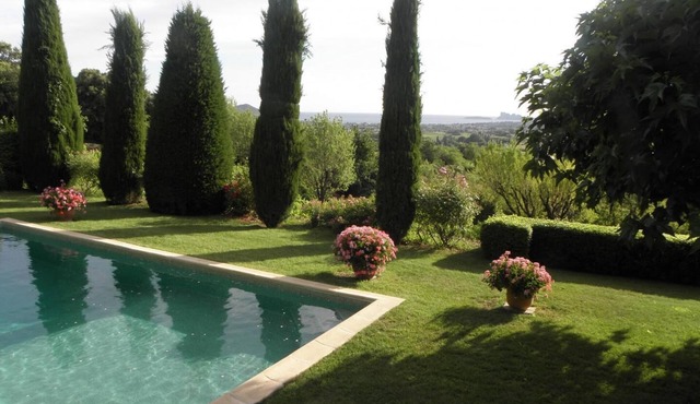 Bastide provençale with swimming pool and sea view - beach 5.5 km away
