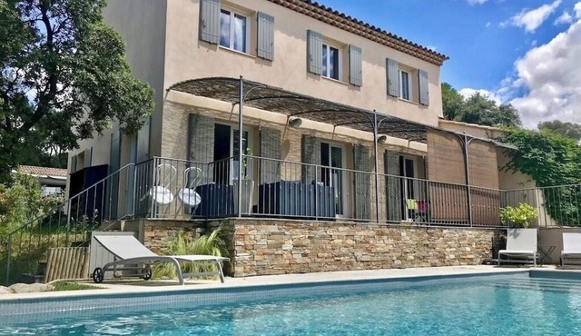 Bastide provençale & swimming pool, near Ste-Victoire