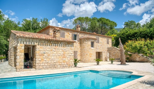 BASTIDE PROVENÇALE NEAR CANNES