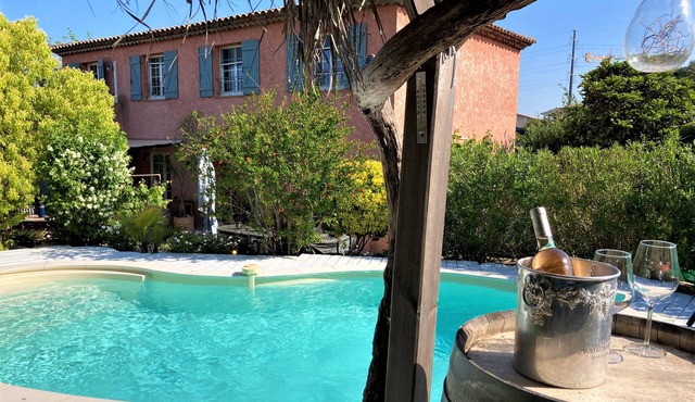 Bastide provençale swimming pool 7km from Frejus beaches 8 pers 4 star rating