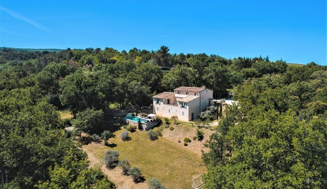 Bastide with heated swimming pool in the Luberon Provençal