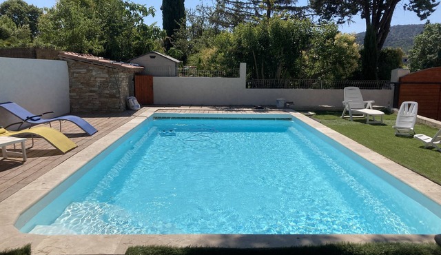 Bastide with swimming pool, garden, barbecue and pétanque court!
