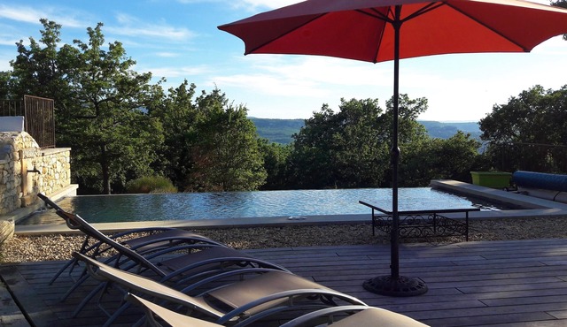 BASTIDE WITH SWIMMING POOL VERY BEAUTIFUL SITUATION FACING THE GREAT LUBERON