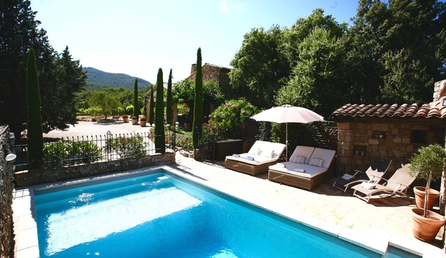 Bastides w/Pools A/C sleeps 12 guests on vineyards walking distance to village