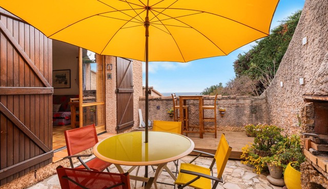 Bastidon with Terrace and Sea Access in Carqueiranne