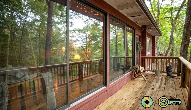 Basye Retreat - Authentic log cabin coziness!