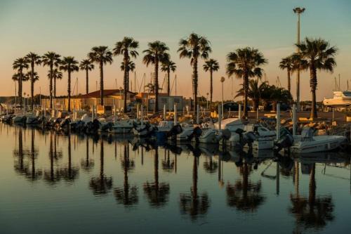 BATEAU STANDING A QUAI tout confort