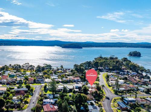 Batehaven Coastal Home Near Corrigans Beach