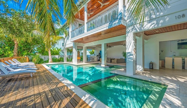 Batemans – AMI Canal-Front Luxury Home w/Pool & Private Dock
