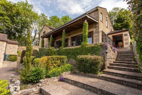 Bath Views! 4 bedroom detached private parking 3 cars