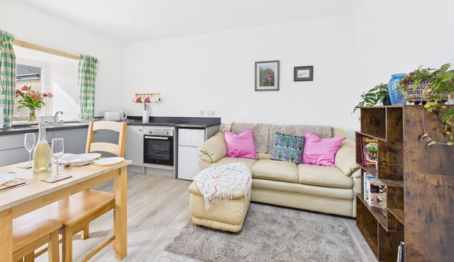 BATHACH BEAG, romantic, with a garden in Balvicar, Isle Of Seil