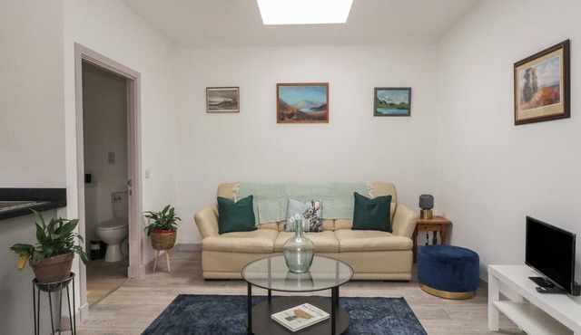 BATHACH MOR, romantic, with a garden in Balvicar, Isle Of Seil