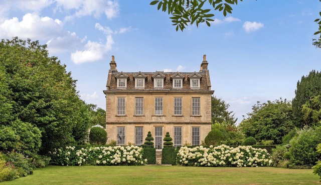 BATHEASTON HOUSE, pet friendly, luxury holiday cottage in Batheaston