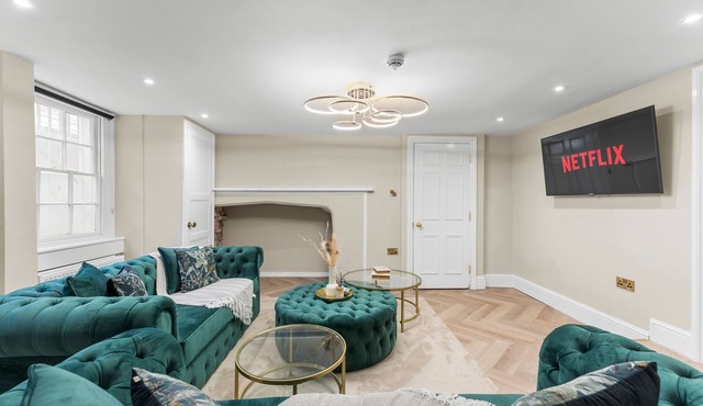 Baths Ultimate House Sleeps 40