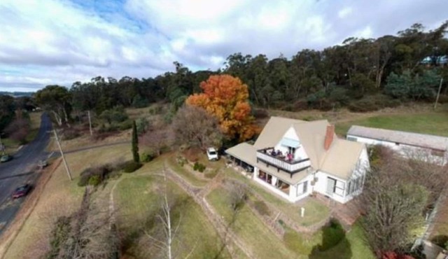 Bathurst 1000 - Jenolan Street Chalet - Ideal Accommodation for Large Groups