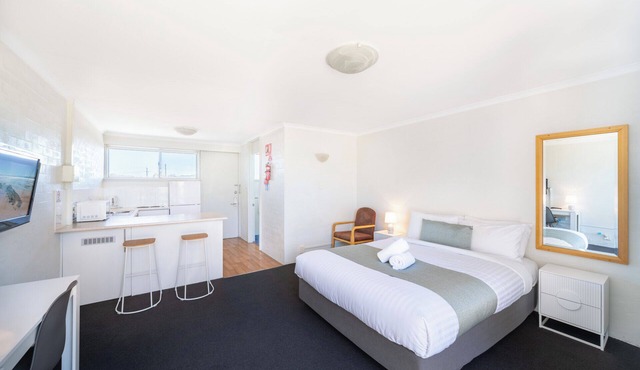 Bathurst Studio Apartments