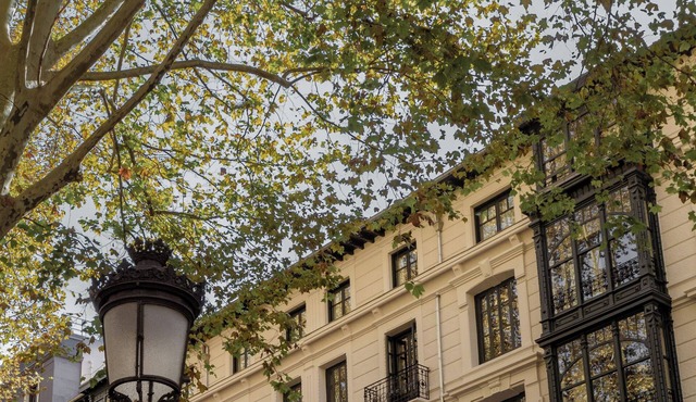 Batimont Suites & Apartments