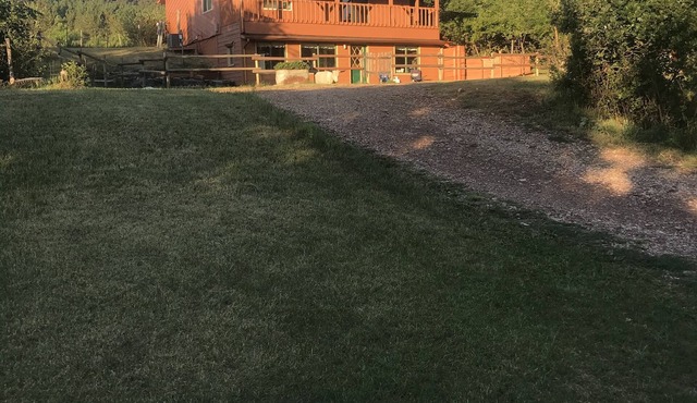 Battle Creek Hideaway. Quiet property close to South Dakota’s main attractions