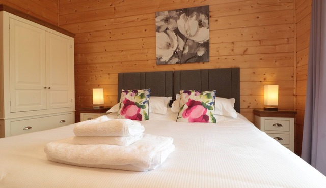 BATTLEBURN LODGE, pet friendly, country holiday cottage in Nafferton